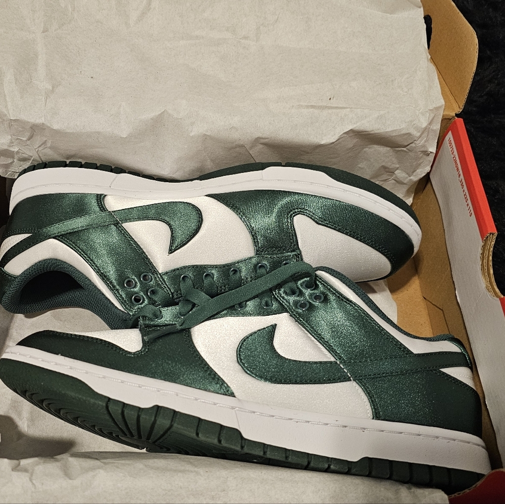 Wmns Dunk Low 'Satin Green - Sold